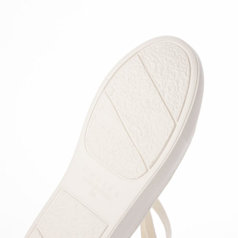 Acrux/アクルス （E White）エナメルスクエアトウ厚底スニーカー