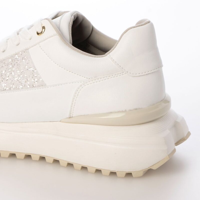 Isara/イサラ（White）キルティングボリュームスニーカー