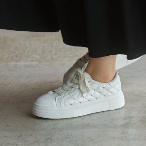 【light】Pluto/プルート（White）チャームオンキルティングスリッポン