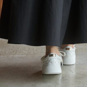 【light】Pluto/プルート（White）チャームオンキルティングスリッポン