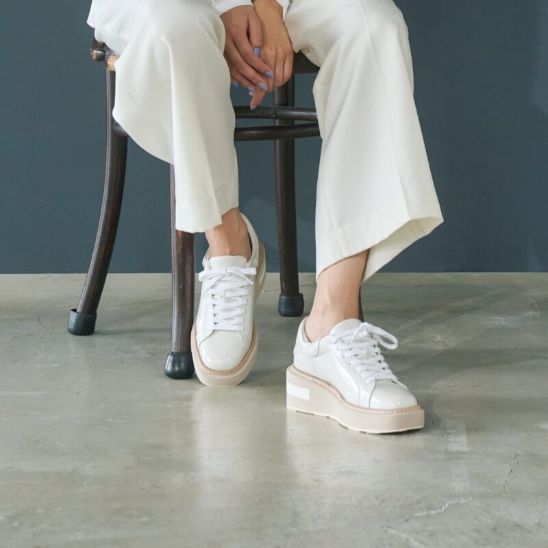 Dalim/ダリム（Beige）スタッズペニーローファー