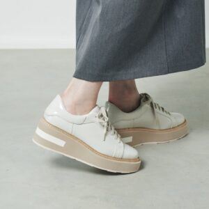 Dalim/ダリム（Beige）スタッズペニーローファー