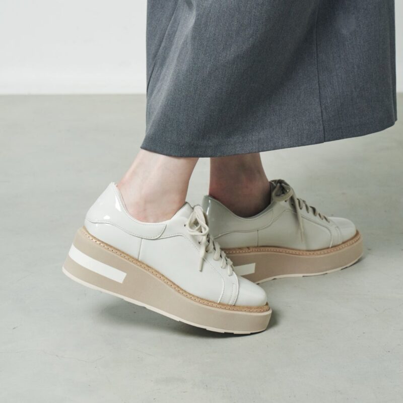 Dalim/ダリム（Beige）スタッズペニーローファー