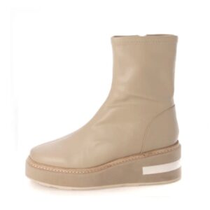 Acrux/アクルス （E Beige）エナメルスクエアトウ厚底スニーカー