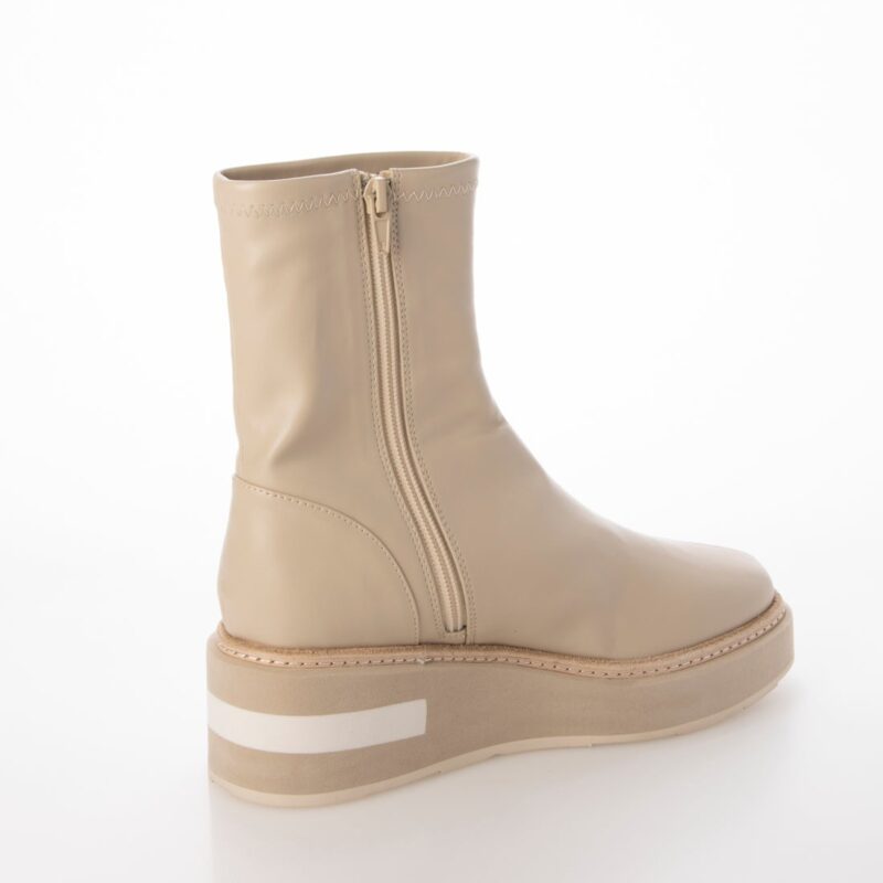 Acrux/アクルス （E Beige）エナメルスクエアトウ厚底スニーカー