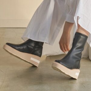 Acrux/アクルス （E Black）エナメルスクエアトウ厚底スニーカー