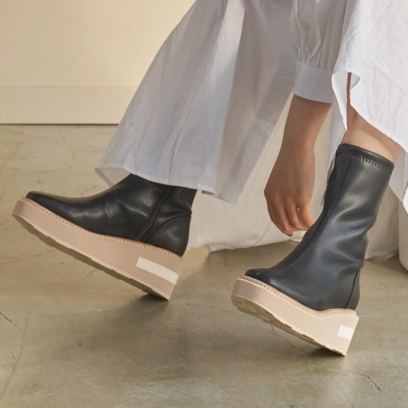 Acrux/アクルス （E Black）エナメルスクエアトウ厚底スニーカー