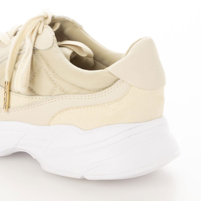 Isara/イサラ（White）キルティングボリュームスニーカー