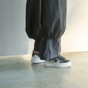 Enif/エニフ（Black）デザインカットプラットフォームスニーカー