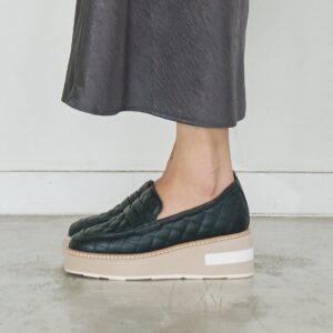 Acrux/アクルス （E Navy）エナメルスクエアトウ厚底スニーカー