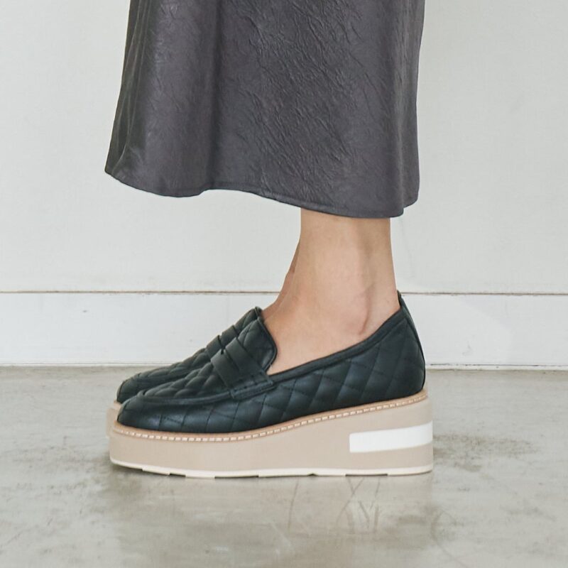 Acrux/アクルス （E Navy）エナメルスクエアトウ厚底スニーカー