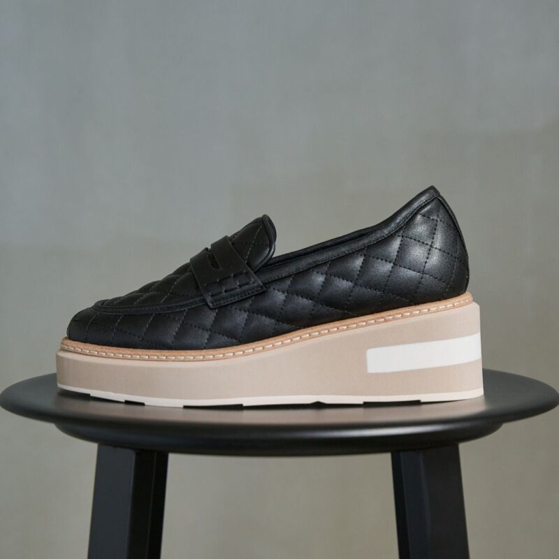 Acrux/アクルス （E Navy）エナメルスクエアトウ厚底スニーカー